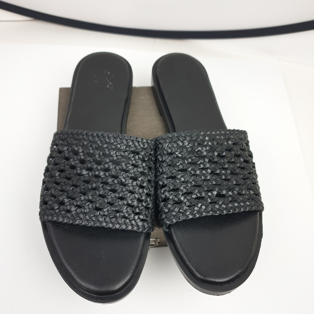 Urban Outfitters Sydney leather woven slides sandal flats size 9